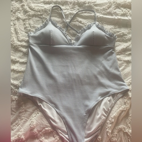 H&M Women’s one piece bathing suit. Size XL - Picture 1 of 5